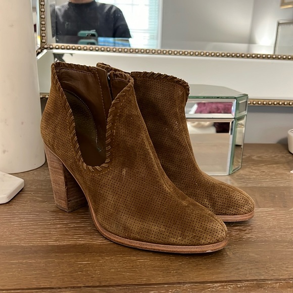 Vince Camuto Fernlee Bootie - Picture 1 of 3